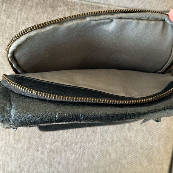 The Sak Women’s Black Leather Crossbody Messenger Bag Multi Functional Pockets - Picture 11 of 16